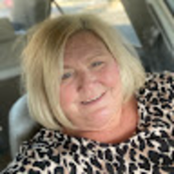 Meet your Posher, Christy - Picture 1 of 1